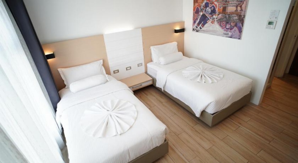 Heroes Hotel Image 26